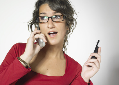 femme et téléphone